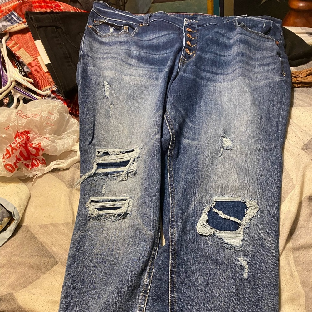 Super cute button down jeans